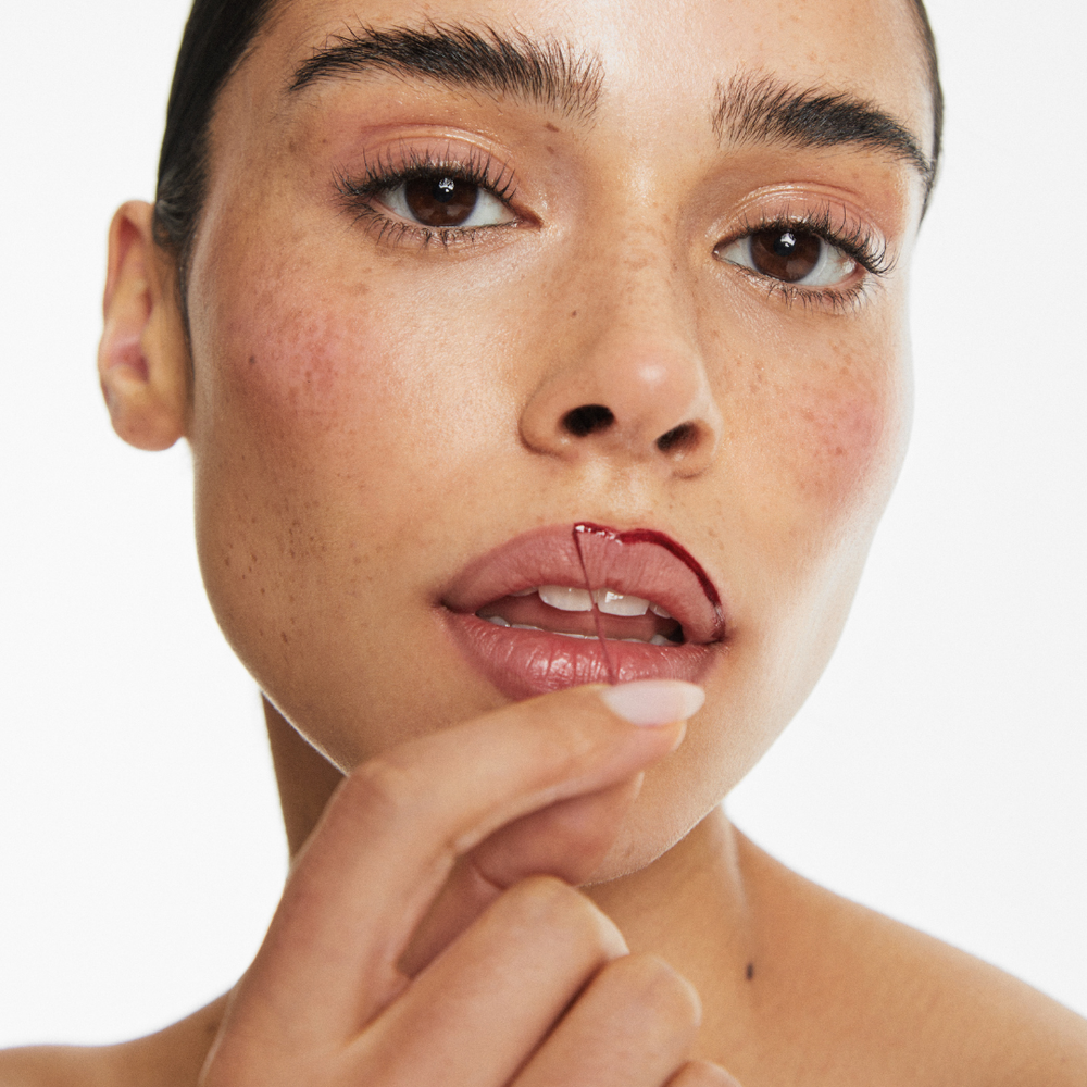 Peel-off Lip Stain — lifestyle photo | Smooche